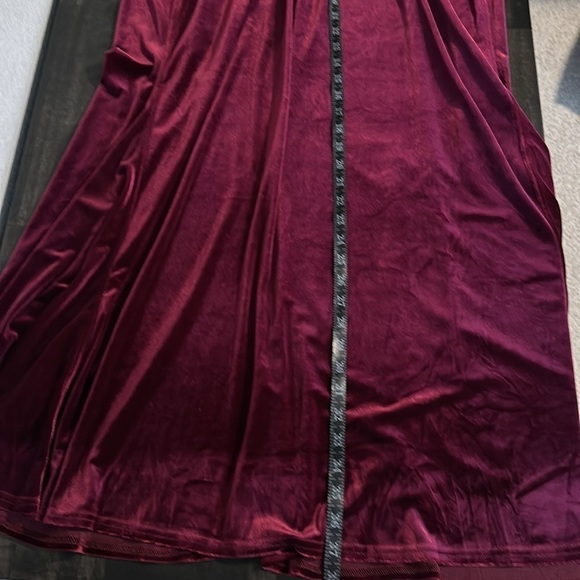 Hot in Hollywood Merlot Velvet Maxi Skirt Size 1X NWT - Picture 8 of 8